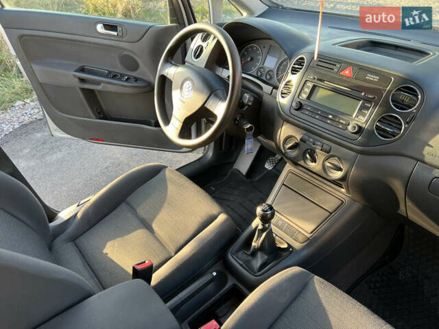 Сірий Фольксваген Golf Plus, об'ємом двигуна 1.6 л та пробігом 204 тис. км за 5399 $, фото 32 на Automoto.ua
