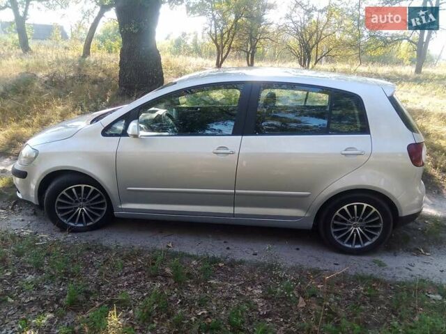 Серый Фольксваген Гольф Плюс, объемом двигателя 1.4 л и пробегом 220 тыс. км за 5500 $, фото 5 на Automoto.ua