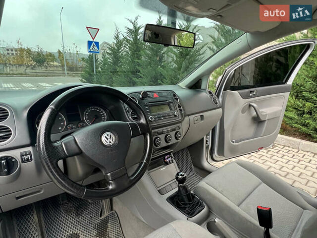 Серый Фольксваген Гольф Плюс, объемом двигателя 1.6 л и пробегом 297 тыс. км за 6000 $, фото 8 на Automoto.ua
