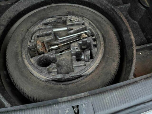 Серый Фольксваген Гольф Плюс, объемом двигателя 1.6 л и пробегом 271 тыс. км за 3900 $, фото 7 на Automoto.ua