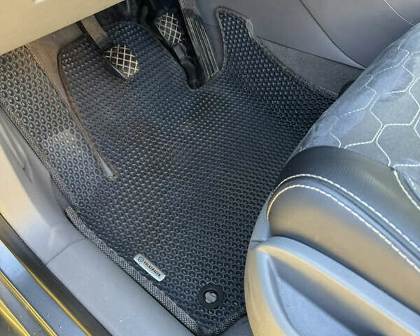 Серый Фольксваген Гольф Плюс, объемом двигателя 1.6 л и пробегом 202 тыс. км за 5250 $, фото 12 на Automoto.ua