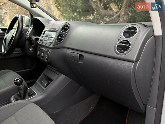 Серый Фольксваген Гольф Плюс, объемом двигателя 1.6 л и пробегом 170 тыс. км за 5999 $, фото 37 на Automoto.ua