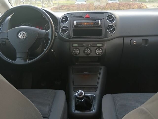 Серый Фольксваген Гольф Плюс, объемом двигателя 1.7 л и пробегом 268 тыс. км за 5400 $, фото 7 на Automoto.ua