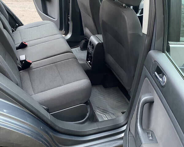 Серый Фольксваген Гольф Плюс, объемом двигателя 1.39 л и пробегом 173 тыс. км за 5950 $, фото 10 на Automoto.ua