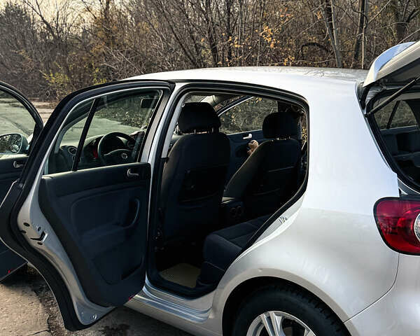 Сірий Фольксваген Golf Plus, об'ємом двигуна 1.6 л та пробігом 229 тис. км за 7300 $, фото 7 на Automoto.ua