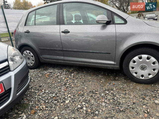 Серый Фольксваген Гольф Плюс, объемом двигателя 1.6 л и пробегом 229 тыс. км за 6300 $, фото 3 на Automoto.ua