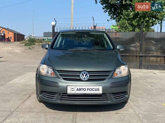 Серый Фольксваген Гольф Плюс, объемом двигателя 1.6 л и пробегом 206 тыс. км за 5990 $, фото 1 на Automoto.ua