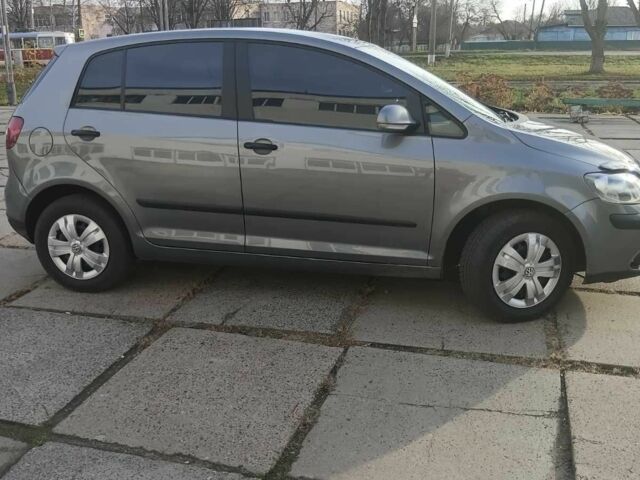 Серый Фольксваген Гольф Плюс, объемом двигателя 1.7 л и пробегом 268 тыс. км за 5400 $, фото 4 на Automoto.ua