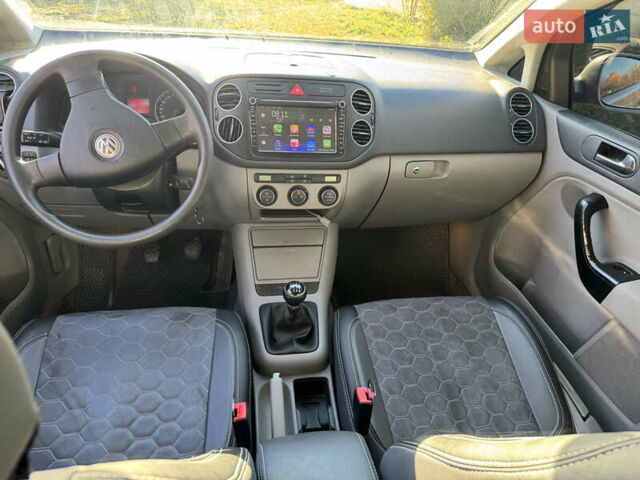 Серый Фольксваген Гольф Плюс, объемом двигателя 1.6 л и пробегом 202 тыс. км за 5250 $, фото 11 на Automoto.ua