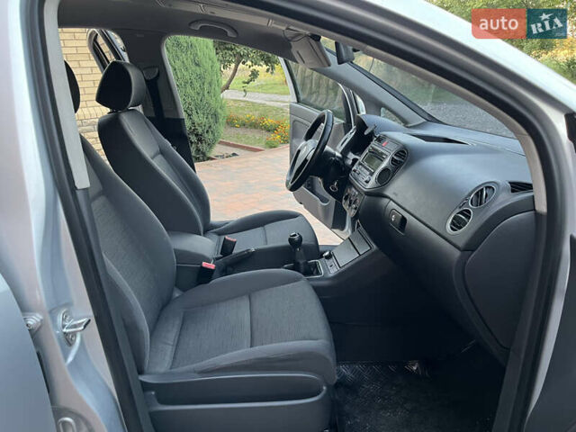 Сірий Фольксваген Golf Plus, об'ємом двигуна 1.6 л та пробігом 243 тис. км за 5200 $, фото 33 на Automoto.ua