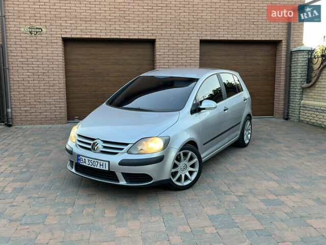 Сірий Фольксваген Golf Plus, об'ємом двигуна 1.6 л та пробігом 243 тис. км за 5200 $, фото 2 на Automoto.ua
