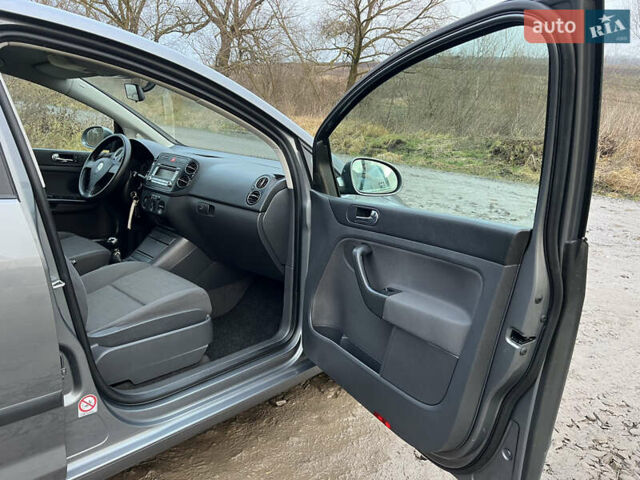 Серый Фольксваген Гольф Плюс, объемом двигателя 1.6 л и пробегом 167 тыс. км за 5600 $, фото 31 на Automoto.ua