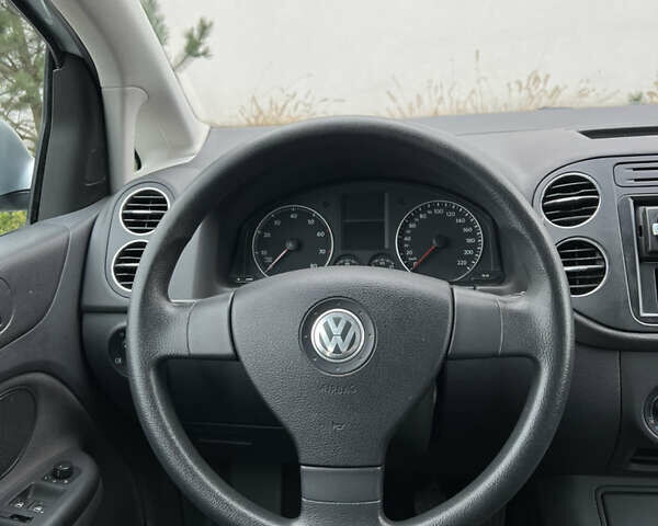 Серый Фольксваген Гольф Плюс, объемом двигателя 1.4 л и пробегом 251 тыс. км за 5150 $, фото 50 на Automoto.ua