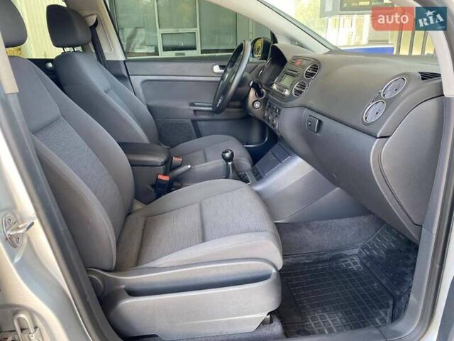 Серый Фольксваген Гольф Плюс, объемом двигателя 1.6 л и пробегом 183 тыс. км за 6999 $, фото 24 на Automoto.ua