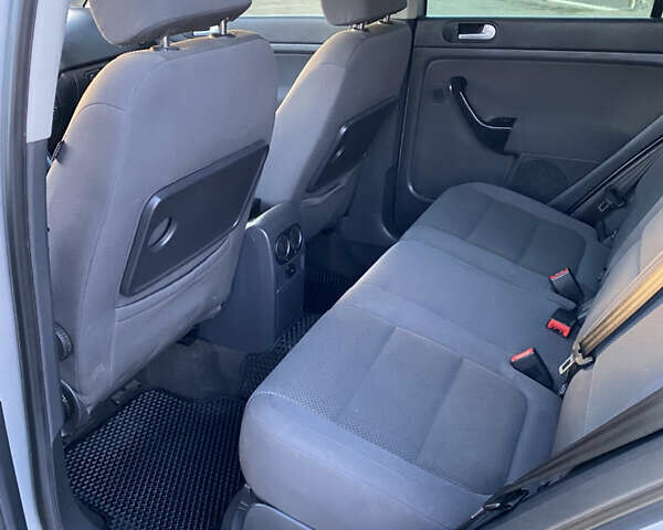 Серый Фольксваген Гольф Плюс, объемом двигателя 1.6 л и пробегом 268 тыс. км за 4900 $, фото 25 на Automoto.ua