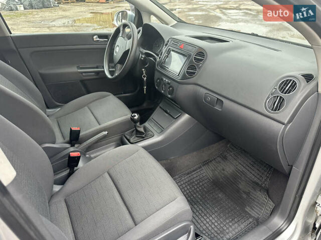 Серый Фольксваген Гольф Плюс, объемом двигателя 1.6 л и пробегом 180 тыс. км за 6200 $, фото 33 на Automoto.ua