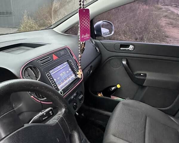 Серый Фольксваген Гольф Плюс, объемом двигателя 1.39 л и пробегом 208 тыс. км за 6000 $, фото 6 на Automoto.ua