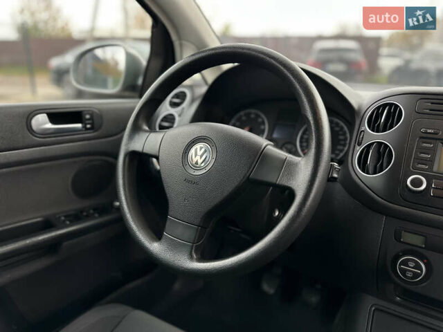 Серый Фольксваген Гольф Плюс, объемом двигателя 1.6 л и пробегом 211 тыс. км за 6600 $, фото 56 на Automoto.ua
