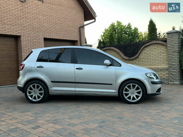 Сірий Фольксваген Golf Plus, об'ємом двигуна 1.6 л та пробігом 243 тис. км за 5200 $, фото 14 на Automoto.ua