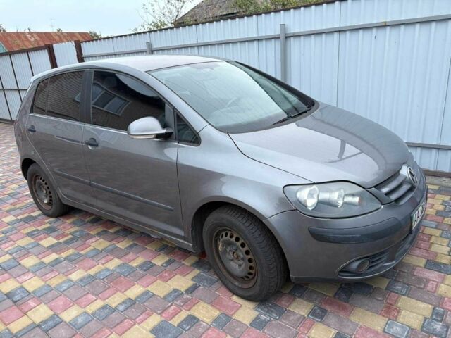 Серый Фольксваген Гольф Плюс, объемом двигателя 1.6 л и пробегом 271 тыс. км за 3900 $, фото 1 на Automoto.ua