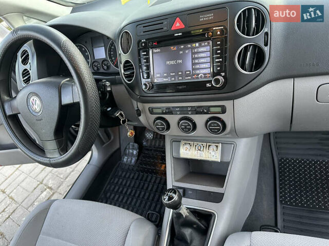 Сірий Фольксваген Golf Plus, об'ємом двигуна 1.6 л та пробігом 227 тис. км за 5400 $, фото 9 на Automoto.ua