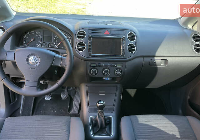 Сірий Фольксваген Golf Plus, об'ємом двигуна 1.6 л та пробігом 211 тис. км за 6500 $, фото 64 на Automoto.ua