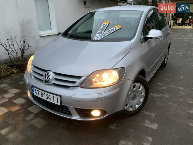 Серый Фольксваген Гольф Плюс, объемом двигателя 1.6 л и пробегом 200 тыс. км за 7200 $, фото 2 на Automoto.ua