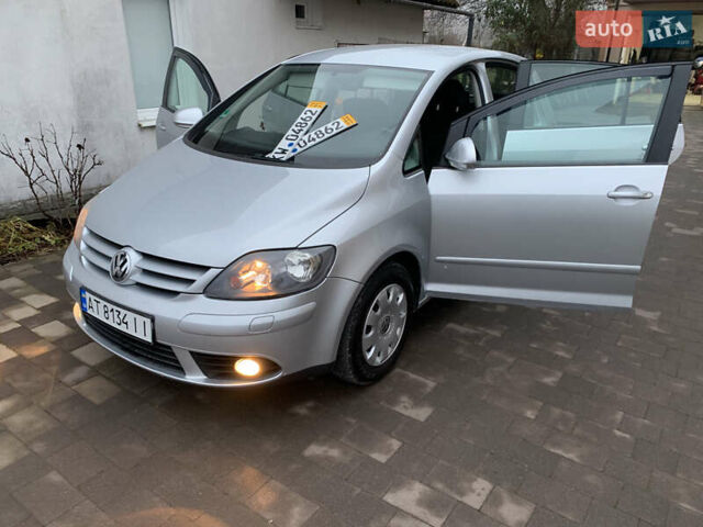 Серый Фольксваген Гольф Плюс, объемом двигателя 1.6 л и пробегом 200 тыс. км за 7200 $, фото 8 на Automoto.ua