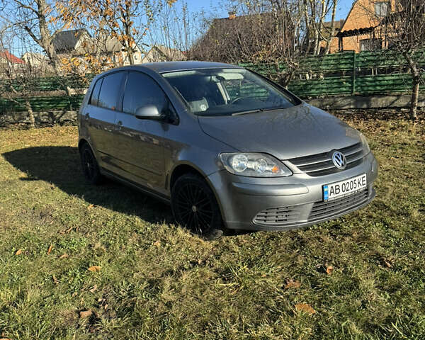 Серый Фольксваген Гольф Плюс, объемом двигателя 1.6 л и пробегом 202 тыс. км за 5250 $, фото 5 на Automoto.ua