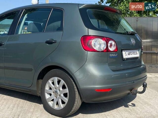 Серый Фольксваген Гольф Плюс, объемом двигателя 1.6 л и пробегом 206 тыс. км за 5990 $, фото 7 на Automoto.ua