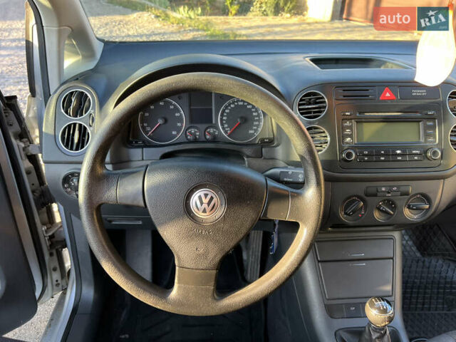 Сірий Фольксваген Golf Plus, об'ємом двигуна 1.6 л та пробігом 204 тис. км за 5399 $, фото 23 на Automoto.ua