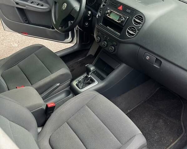 Сірий Фольксваген Golf Plus, об'ємом двигуна 1.6 л та пробігом 199 тис. км за 6500 $, фото 9 на Automoto.ua