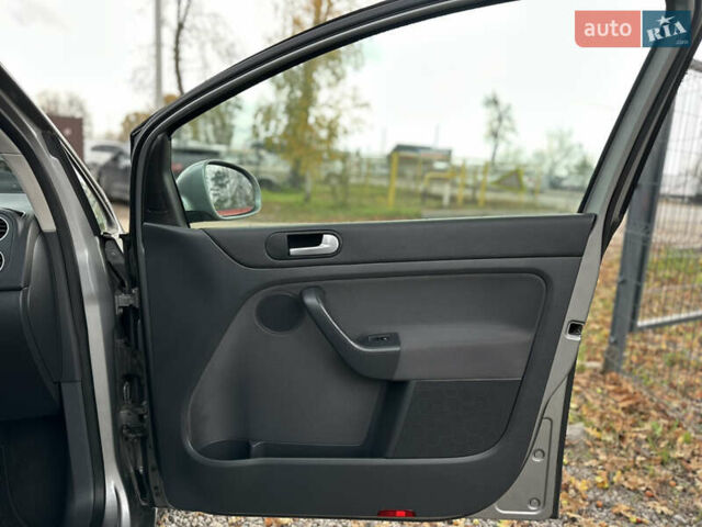 Серый Фольксваген Гольф Плюс, объемом двигателя 1.6 л и пробегом 211 тыс. км за 6600 $, фото 50 на Automoto.ua