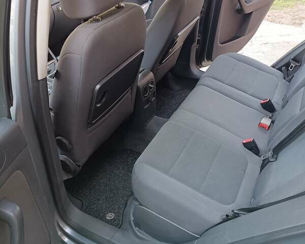 Сірий Фольксваген Golf Plus, об'ємом двигуна 1.97 л та пробігом 299 тис. км за 5233 $, фото 4 на Automoto.ua