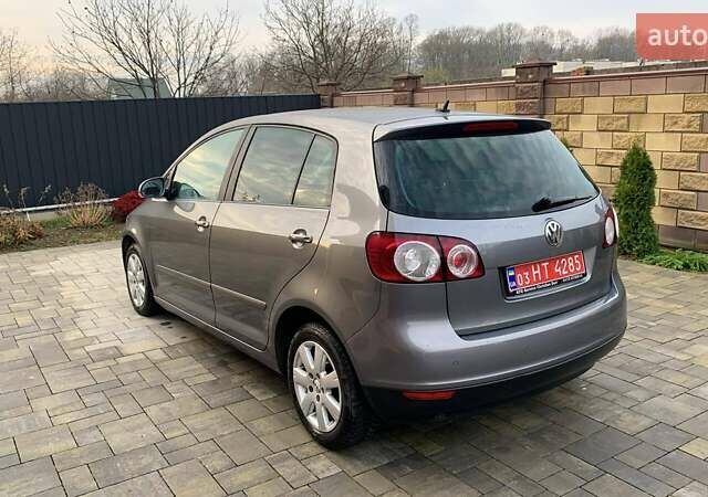 Серый Фольксваген Гольф Плюс, объемом двигателя 1.6 л и пробегом 172 тыс. км за 5977 $, фото 3 на Automoto.ua
