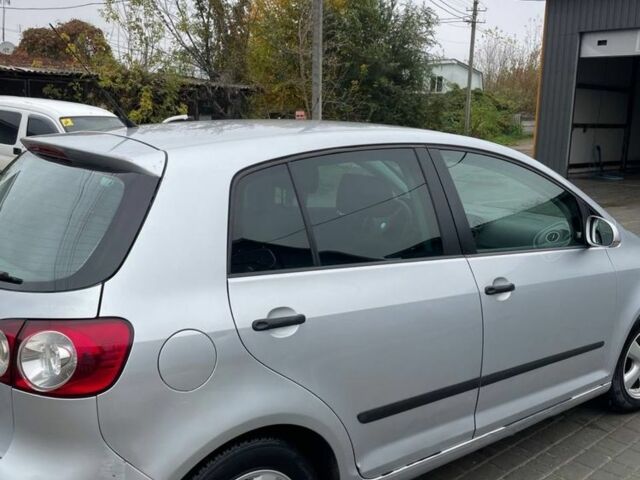 Серый Фольксваген Гольф Плюс, объемом двигателя 1.4 л и пробегом 270 тыс. км за 5100 $, фото 3 на Automoto.ua