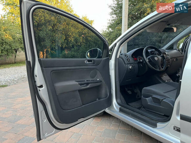 Сірий Фольксваген Golf Plus, об'ємом двигуна 1.6 л та пробігом 243 тис. км за 5200 $, фото 28 на Automoto.ua