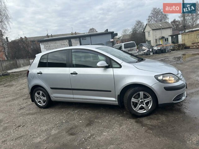 Серый Фольксваген Гольф Плюс, объемом двигателя 1.6 л и пробегом 180 тыс. км за 6200 $, фото 6 на Automoto.ua
