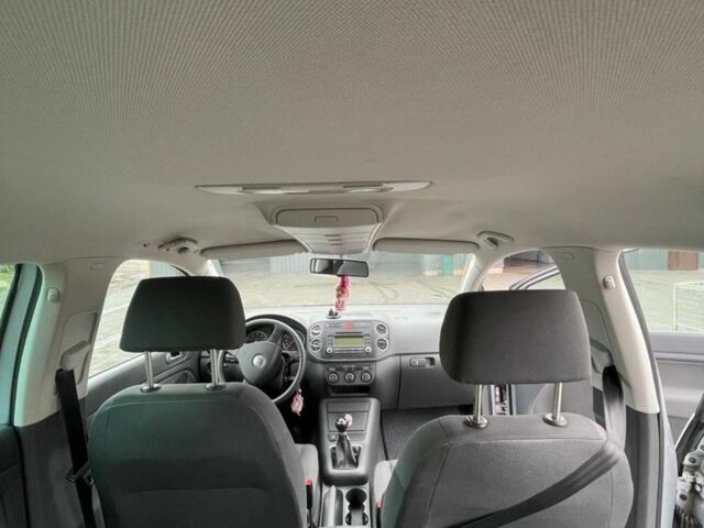 Серый Фольксваген Гольф Плюс, объемом двигателя 1.4 л и пробегом 270 тыс. км за 5100 $, фото 6 на Automoto.ua