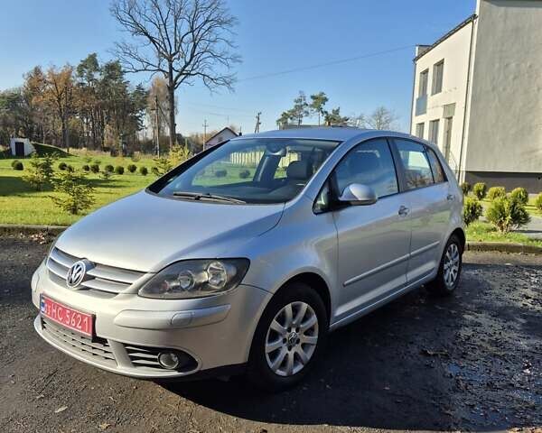 Серый Фольксваген Гольф Плюс, объемом двигателя 1.6 л и пробегом 215 тыс. км за 5500 $, фото 5 на Automoto.ua