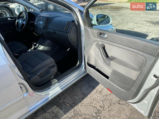 Серый Фольксваген Гольф Плюс, объемом двигателя 1.6 л и пробегом 218 тыс. км за 6300 $, фото 22 на Automoto.ua