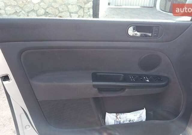 Сірий Фольксваген Golf Plus, об'ємом двигуна 1.9 л та пробігом 198 тис. км за 6500 $, фото 10 на Automoto.ua