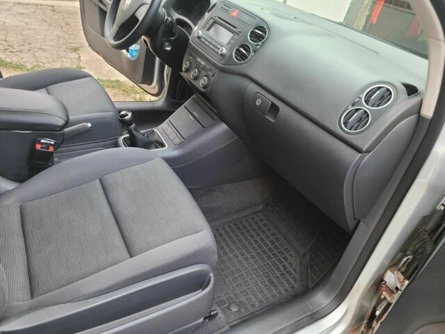 Серый Фольксваген Гольф Плюс, объемом двигателя 1.6 л и пробегом 182 тыс. км за 6400 $, фото 8 на Automoto.ua