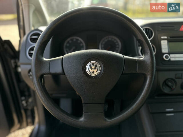 Серый Фольксваген Гольф Плюс, объемом двигателя 1.4 л и пробегом 208 тыс. км за 5500 $, фото 24 на Automoto.ua