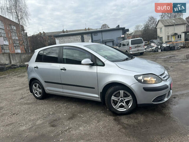 Серый Фольксваген Гольф Плюс, объемом двигателя 1.6 л и пробегом 180 тыс. км за 6200 $, фото 5 на Automoto.ua
