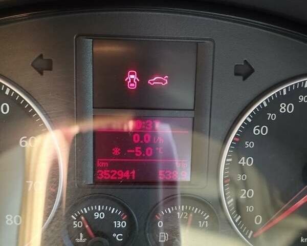 Серый Фольксваген Гольф Плюс, объемом двигателя 1.6 л и пробегом 350 тыс. км за 5500 $, фото 13 на Automoto.ua
