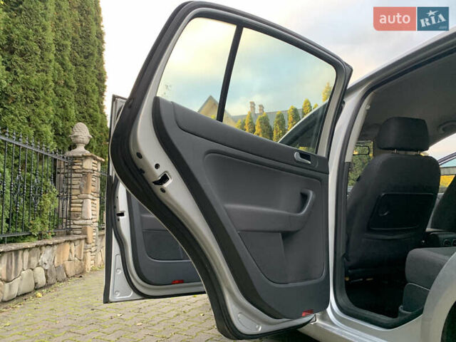 Серый Фольксваген Гольф Плюс, объемом двигателя 1.6 л и пробегом 200 тыс. км за 6850 $, фото 32 на Automoto.ua