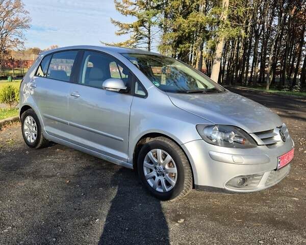 Серый Фольксваген Гольф Плюс, объемом двигателя 1.6 л и пробегом 215 тыс. км за 5500 $, фото 8 на Automoto.ua