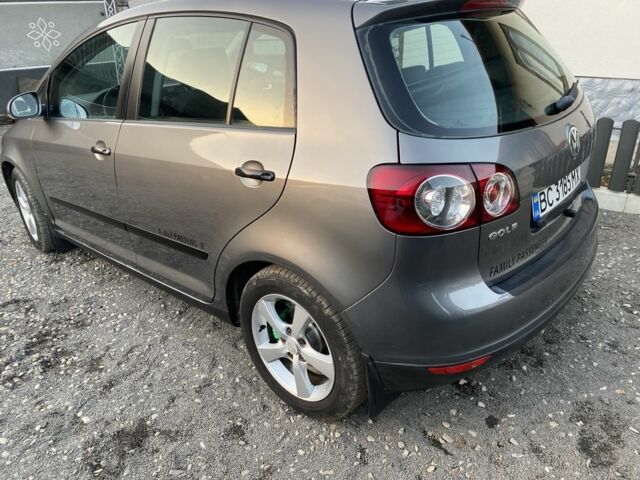 Серый Фольксваген Гольф Плюс, объемом двигателя 1.4 л и пробегом 290 тыс. км за 4500 $, фото 3 на Automoto.ua