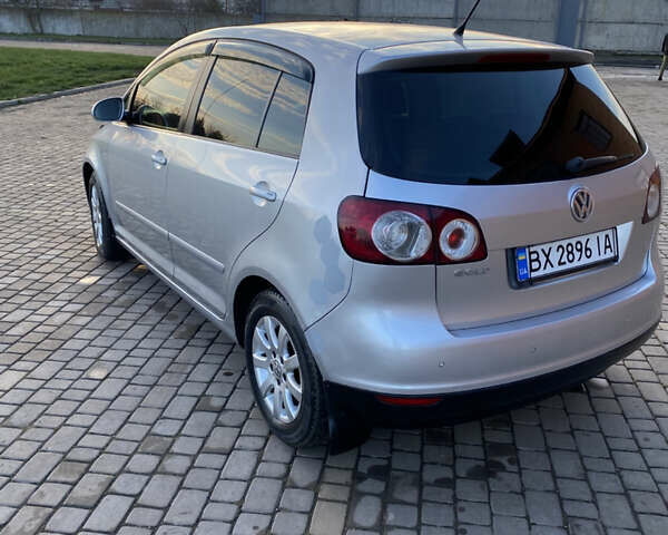 Серый Фольксваген Гольф Плюс, объемом двигателя 1.6 л и пробегом 268 тыс. км за 4900 $, фото 5 на Automoto.ua
